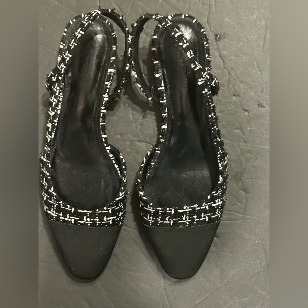 Adrizzlein Women's black tweed almond toe sling backs size 7.5 EUC